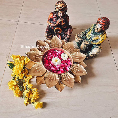 Galloy Cast Iron Round Flower Border Designer Decorative Lotus de Urli